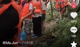 网友爆料山洪事件视频,视频记录生死时速